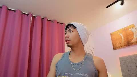 Snapshot of luchoplayboy chatting on March 16, 11:58 am lucho online show from March 16, 11:58 am