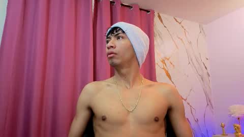 Snapshot of luchoplayboy chatting on March 18, 12:19 pm lucho online show from March 18, 12:19 pm