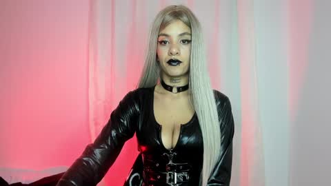 Snapshot of luci_fer_devil_1 chatting on February 5, 1:37 am Veronica Rati online show from February 5, 1:37 am