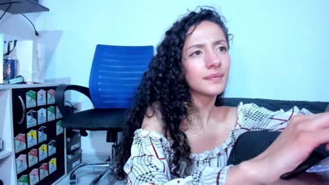 Snapshot of lucia_fuster chatting on January 13, 2:07 am Lucia online show from January 13, 2:07 am