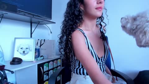 Snapshot of lucia_fuster chatting on January 17, 10:12 pm Lucia online show from January 17, 10:12 pm
