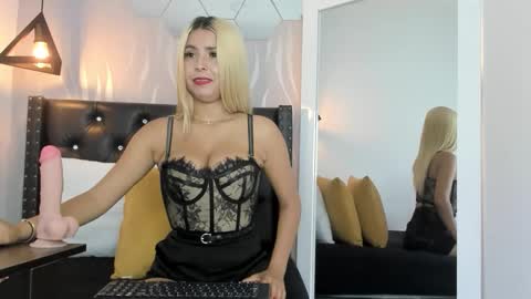 Lucia online show from October 5, 1:31 pm