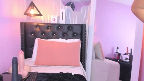 Lucia online show from February 1, 1:09 pm