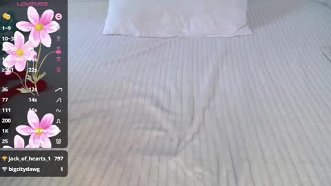 Snapshot of lucia_rivera01 chatting on December 9, 7:39 pm Lucia online show from December 9, 7:39 pm