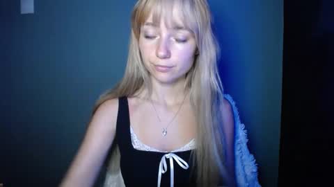 Lucy online show from September 26, 7:56 am