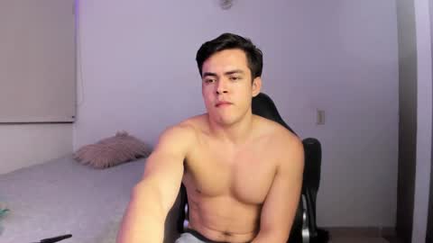 Snapshot of lucian_gomez chatting on February 6, 5:03 am Lucian Gomez online show from February 6, 5:03 am