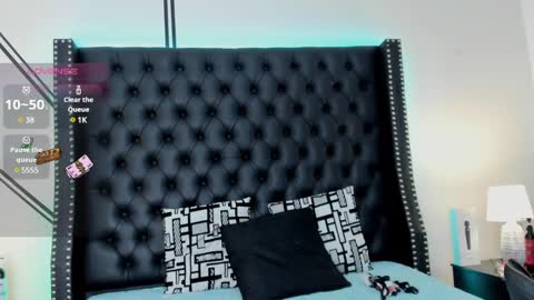 Snapshot of luciana_brown_ chatting on February 18, 3:53 am luciana_brown_ online show from February 18, 3:53 am