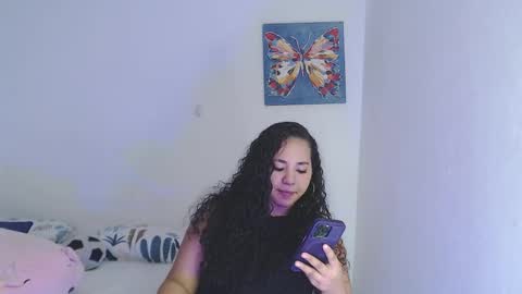 Snapshot of luciana_keating chatting on November 29, 12:13 am luciana online show from November 29, 12:13 am