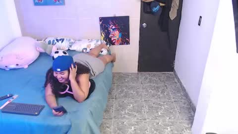 Snapshot of luciana_keating chatting on March 5, 12:17 am luciana online show from March 5, 12:17 am