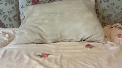 Mysterious Girl online show from October 31, 7:09 am