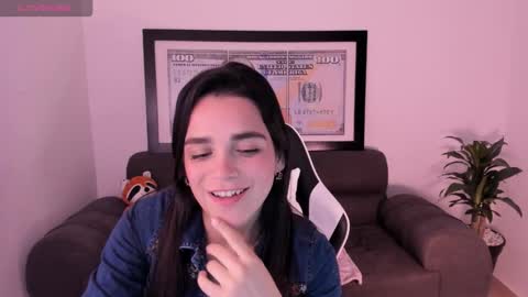 Snapshot of lucianamoreau_ chatting on January 18, 2:04 am Luciana M online show from January 18, 2:04 am