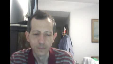 Snapshot of lucianoaxel chatting on December 19, 1:28 am Luciano online show from December 19, 1:28 am