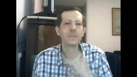 Snapshot of lucianoaxel chatting on October 5, 9:24 pm Luciano online show from October 5, 9:24 pm