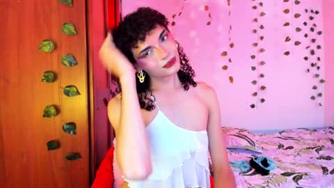 Snapshot of lucianromeo17 chatting on September 18, 9:28 pm Lucy or Lucian 3 Come to my social Links3 online show from September 18, 9:28 pm