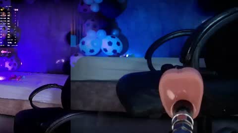 Snapshot of luciareid chatting on June 23, 2:37 pm Lucia online show from June 23, 2:37 pm