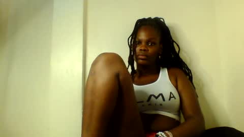 Snapshot of luciaresa chatting on July 23, 1:52 am luciaresa online show from July 23, 1:52 am