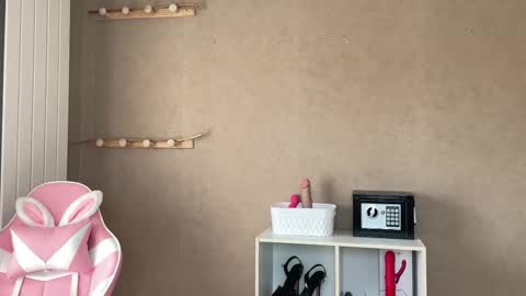 Snapshot of lucie_hot chatting on November 10, 10:14 am Lucie hot follow me on online show from November 10, 10:14 am