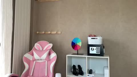 Snapshot of lucie_hot chatting on November 30, 9:46 am Lucie hot follow me on online show from November 30, 9:46 am