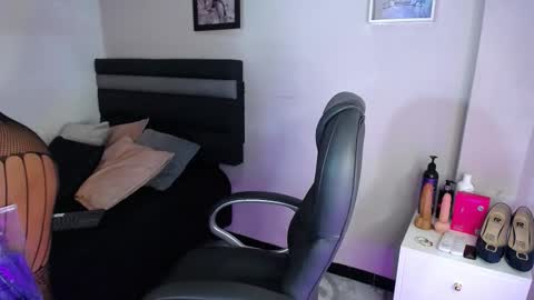 Snapshot of lucigh_ chatting on October 23, 7:45 pm Luci online show from October 23, 7:45 pm