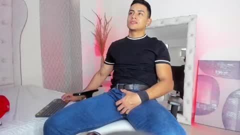 Snapshot of lucii_fer_ chatting on April 21, 12:00 pm Leo online show from April 21, 12:00 pm