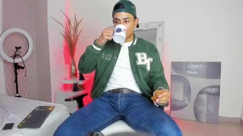 Snapshot of lucii_fer_ chatting on April 28, 11:59 am Leo online show from April 28, 11:59 am