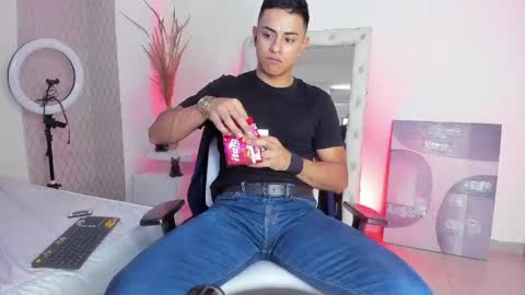 Snapshot of lucii_fer_ chatting on May 3, 11:49 am Leo online show from May 3, 11:49 am