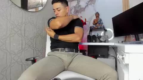 Snapshot of lucii_fer_ chatting on May 8, 11:59 am Leo online show from May 8, 11:59 am