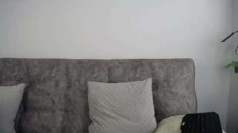 luciiana online show from May 15, 6:04 pm