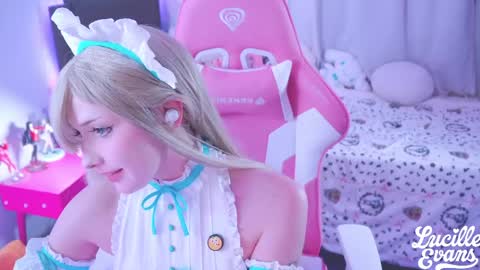 Lucy UwU online show from April 5, 1:14 am