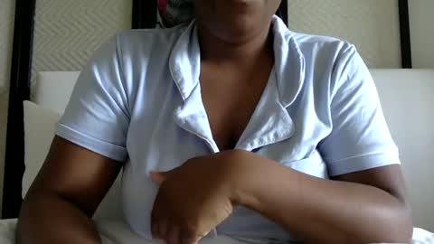 Snapshot of luciousblack chatting on February 21, 3:32 pm Kyla online show from February 21, 3:32 pm