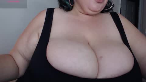 Snapshot of lucklucybbw chatting on March 4, 12:38 am lucklucybbw online show from March 4, 12:38 am