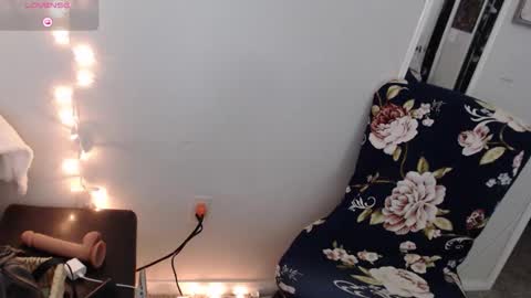 Snapshot of lucklucybbw chatting on March 8, 2:15 am lucklucybbw online show from March 8, 2:15 am