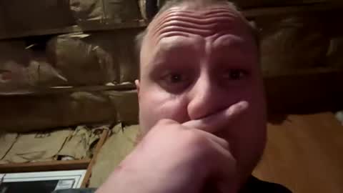 Snapshot of lucky4631 chatting on February 17, 12:40 am lucky4631 online show from February 17, 12:40 am