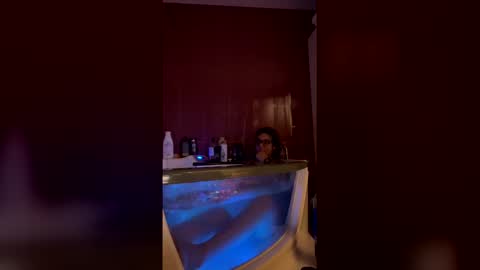 Snapshot of lucky_deniz chatting on April 4, 10:18 pm lucky_deniz online show from April 4, 10:18 pm