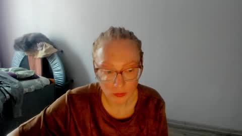 Snapshot of lucky_licky20 chatting on December 6, 4:47 am lucky_licky20 online show from December 6, 4:47 am