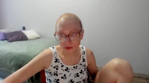 Snapshot of lucky_licky20 chatting on December 9, 4:01 am lucky_licky20 online show from December 9, 4:01 am