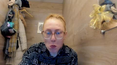 Snapshot of lucky_licky20 chatting on December 17, 4:01 am lucky_licky20 online show from December 17, 4:01 am