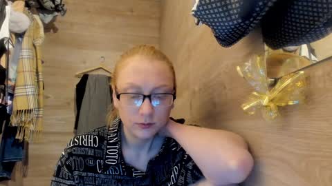 Snapshot of lucky_licky20 chatting on December 28, 4:08 am lucky_licky20 online show from December 28, 4:08 am