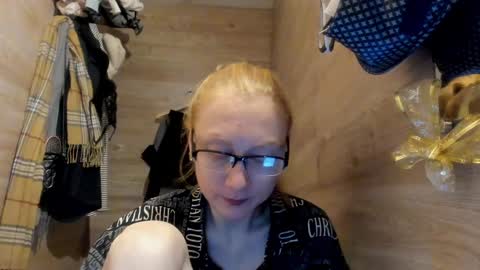 Snapshot of lucky_licky20 chatting on January 1, 3:56 am lucky_licky20 online show from January 1, 3:56 am