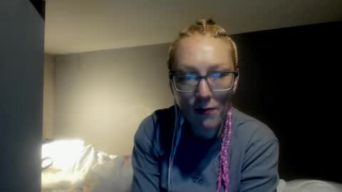 lucky_licky20 online show from February 25, 3:38 am