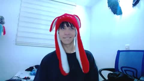 Snapshot of lucky_strickee chatting on October 14, 4:46 am lucky_strickee online show from October 14, 4:46 am