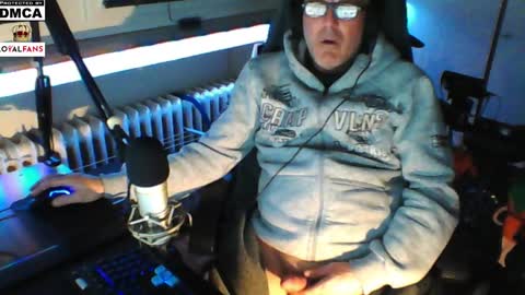 Snapshot of luckyfreak1 chatting on December 25, 9:24 am call me Stefan online show from December 25, 9:24 am