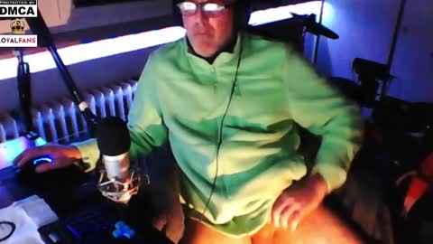 Snapshot of luckyfreak1 chatting on February 15, 12:26 am call me Stefan online show from February 15, 12:26 am