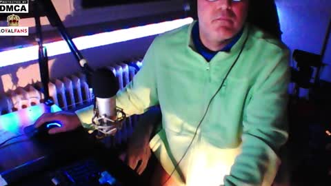 Snapshot of luckyfreak1 chatting on February 22, 6:19 pm call me Stefan online show from February 22, 6:19 pm