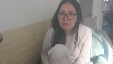 Snapshot of luckyisa chatting on November 24, 9:09 am angelisa online show from November 24, 9:09 am