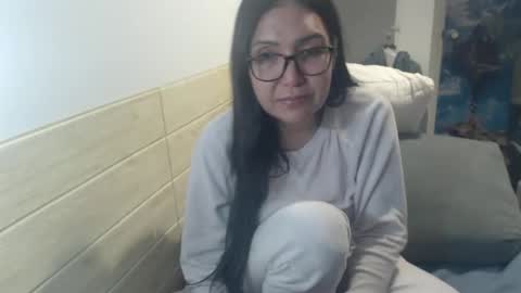 Snapshot of luckyisa chatting on February 17, 11:22 pm angelisa online show from February 17, 11:22 pm