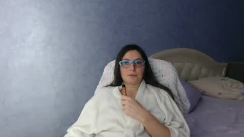 luckylinda23 online show from January 12, 3:46 pm