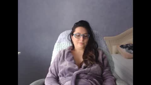 luckylinda23 online show from February 4, 12:00 pm