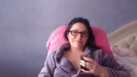 luckylinda23 online show from April 30, 9:15 am