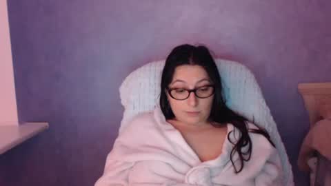 luckylinda23 online show from May 15, 9:11 pm